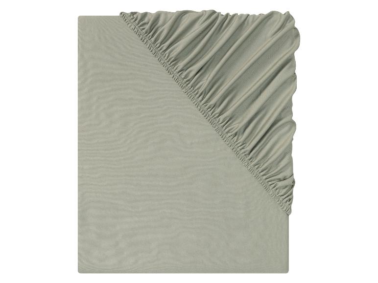 Un drap-housse vert avec élastique.