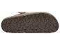 Semelle de sandale marron avec motif antidérapant.