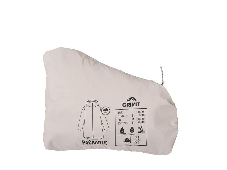 Veste de pluie compressible dans une pochette avec tableau des tailles et icônes de caractéristiques : déperlante, imperméable, coutures scellées, coupe-vent et respirante.