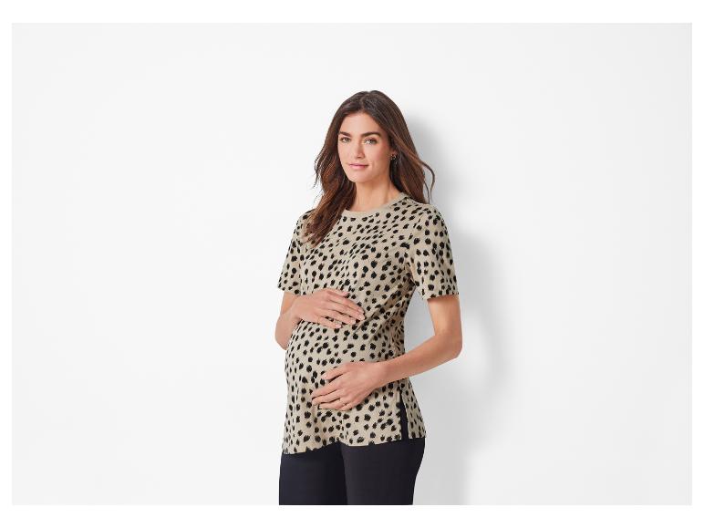 T-shirt de grossesse à pois et leggings noirs.