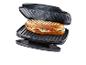 Un panini au fromage et aux légumes dans un grille-panini.
