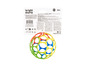 Un ballon Bright Starts coloré avec des trous pour bébé.