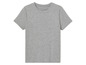 Un t-shirt gris à manches courtes.