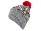 Un bonnet gris avec pompon, motif de Noël et logo Lidl.