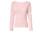 Haut à manches longues rose pâle avec encolure bateau.