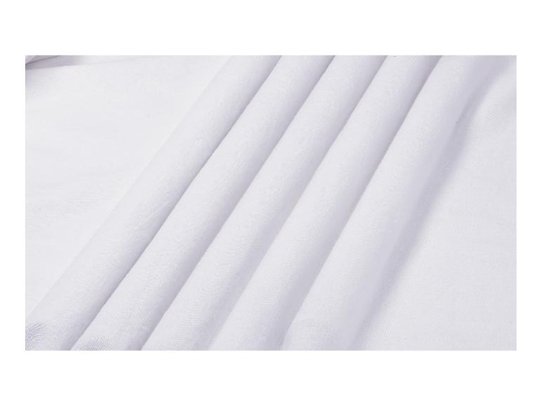 Tissu blanc avec plis doux