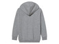 Un sweat à capuche gris.