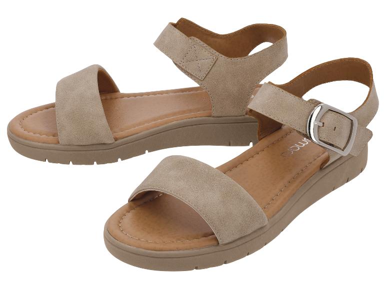 Sandales beiges pour femmes avec boucle métallique et semelle compensée
