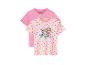 Deux t-shirts roses pour enfants, l'un avec un motif de chiots et de cœurs.