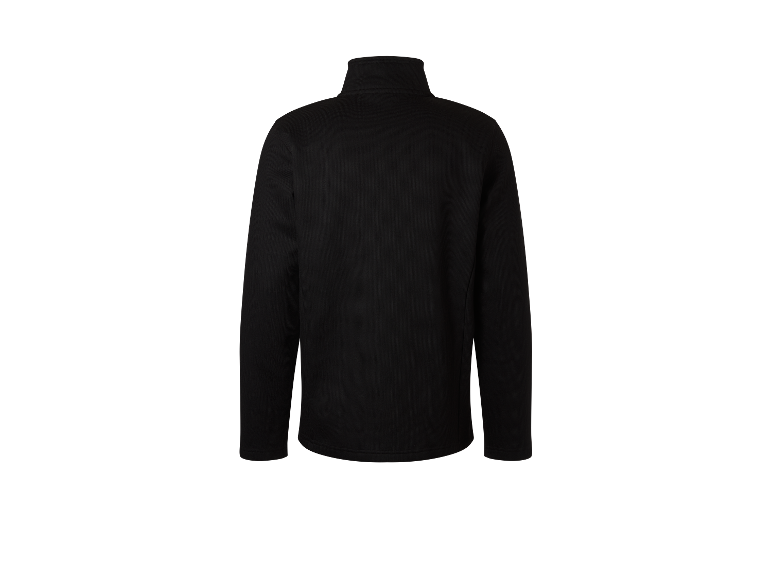 Un pull noir à col roulé et manches longues.