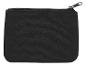 Petite pochette noire zippée en tissu texturé.