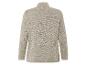 Pull beige à manches longues.