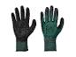Une paire de gants de travail verts et noirs avec une prise texturée et une étiquette de taille et de certification.