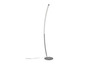 Un lampadaire argenté avec un bras incurvé.