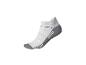 Chaussette de sport blanche courte avec détails gris.