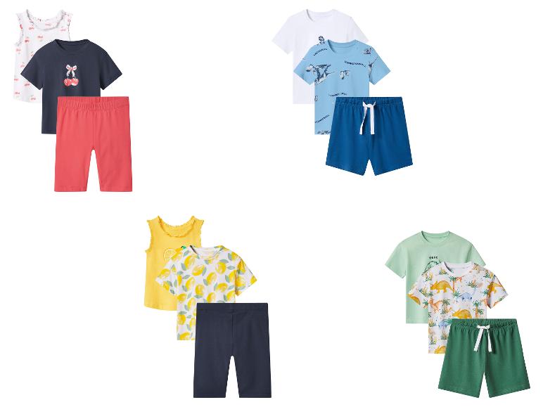 Ensembles de vêtements pour enfants avec t-shirts et shorts à motifs de cerises, dinosaures et citrons.