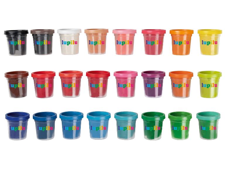 24 pots de pâte à modeler Lupilu de différentes couleurs, sur fond blanc.