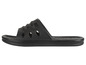 Des tongs noires avec un orteil ouvert et une texture.