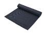 Un tapis de yoga bleu foncé Jettsport roulé.