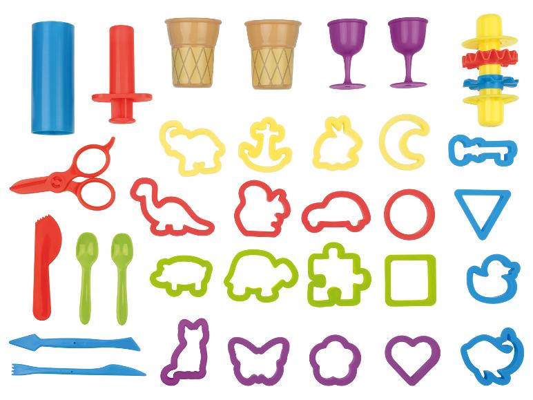 Ensemble de jeu avec moules et outils de modelage colorés.