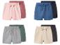 Quatre paires de shorts pour enfants en rose, bleu, gris et beige, chacun avec une couleur complémentaire plus foncée.
