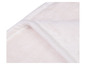 Une couverture en peluche blanche avec une texture douce.