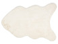 Un tapis blanc en peau de mouton.