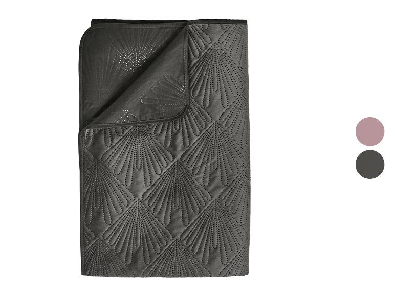 Couverture gris foncé avec motif matelassé en éventail et deux échantillons de couleur.