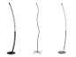Trois lampadaires LED différents : noir, argenté avec une tige ondulée et argenté avec une tige courbée.