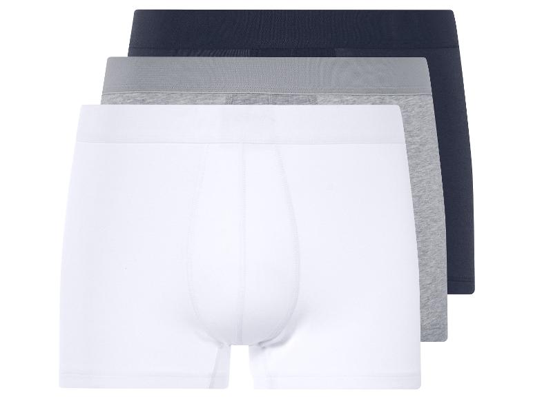 Trois paquets de boxers en blanc, gris et bleu foncé.