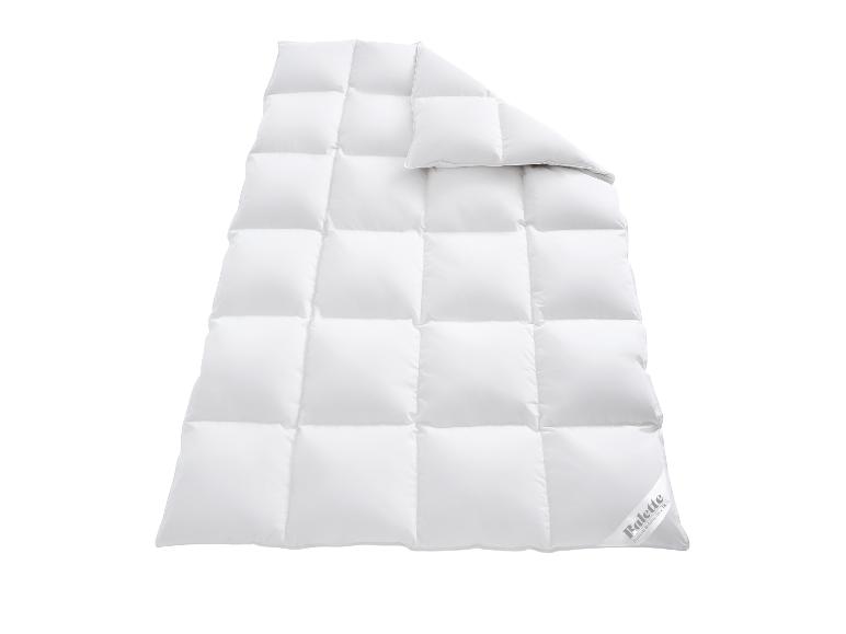 Couette blanche Balette avec motif matelassé et logo de la marque en bas à droite.