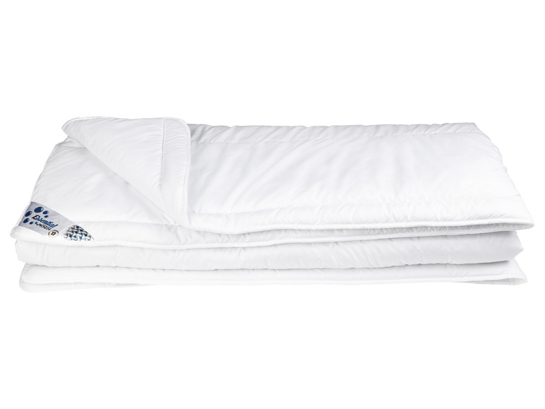 Une couette Essential blanche, pliée.