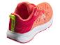 Chaussures de sport pour femme dans les tons orange, rouge et vert lime.