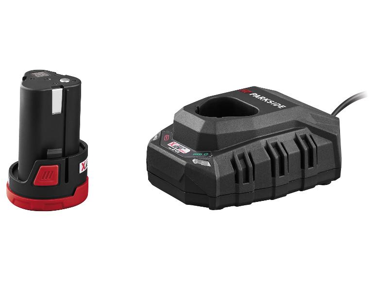 Batterie noire et chargeur avec des accents rouges et verts.