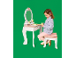 Fille jouant avec une coiffeuse et un tabouret en bois, avec accessoires de beauté.