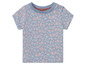 Un t-shirt bébé avec un imprimé floral rose.
