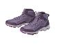 Deux paires de chaussures de randonnée violettes à lacets.
