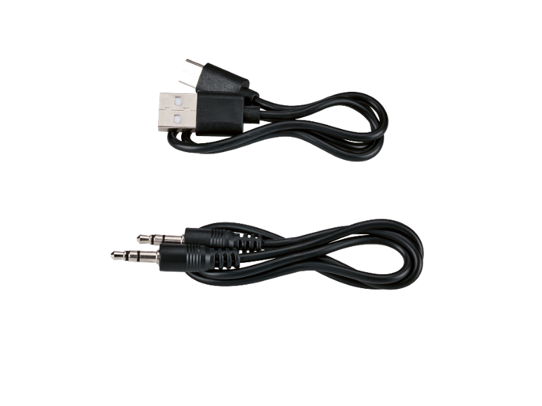 Câble de charge USB et câble audio avec prise jack sur fond noir