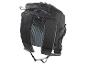 Un sac à dos noir avec un panneau dorsal en mesh et des bretelles réglables.