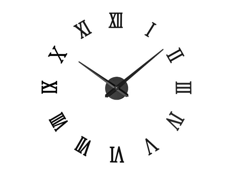 Horloge murale avec chiffres romains noirs sur fond blanc