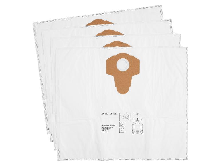 Quatre sacs d'aspirateur blancs avec des fixations en carton marron, empilés en diagonale.