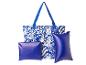 Sac fourre-tout, trousse et brassards de bain bleu à fleurs tropicales.