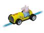 Une voiture de course jaune Peppa Pig avec George.
