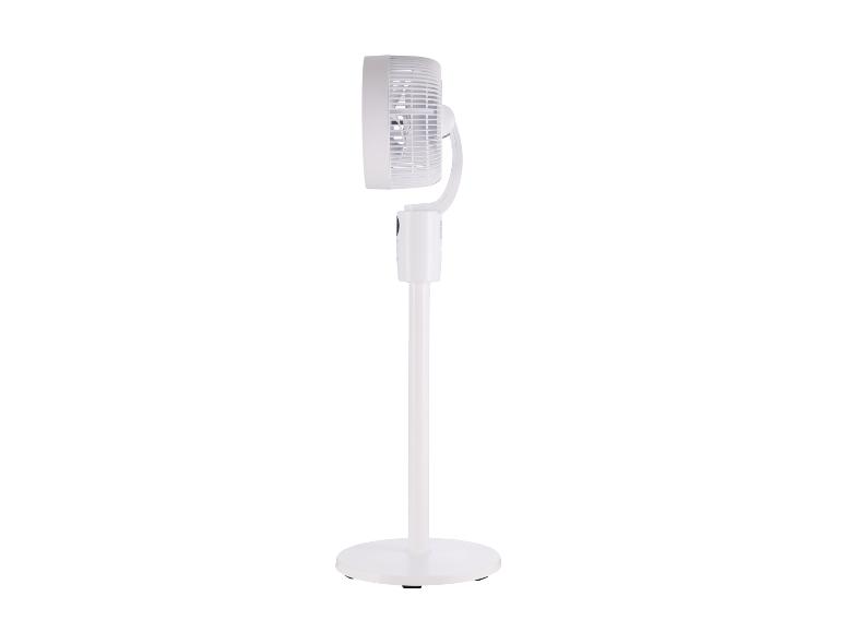 Ventilateur sur pied blanc avec tête ronde et base circulaire.