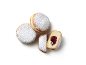 Beignets fourrés à la confiture de fruits rouges et saupoudrés de sucre glace.
