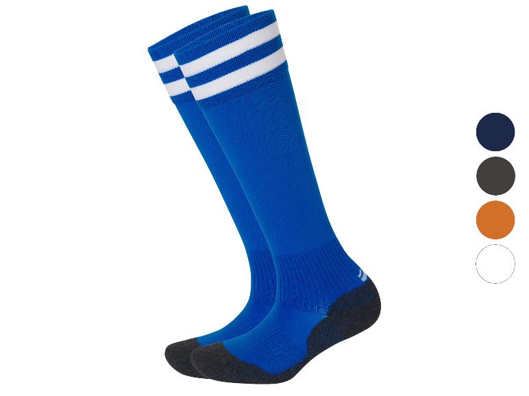 Deux paires de chaussettes de sport bleues à rayures blanches.