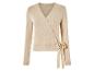 Un pull beige en tricot avec un col en V et un nœud.