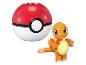 Poké Ball et Charmander construits avec des blocs.