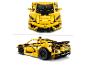 Deux vues d'une voiture de sport jaune construite avec des briques LEGO Technic.