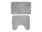 Ensemble de deux tapis de salle de bain gris : un rectangulaire et un en forme de U.